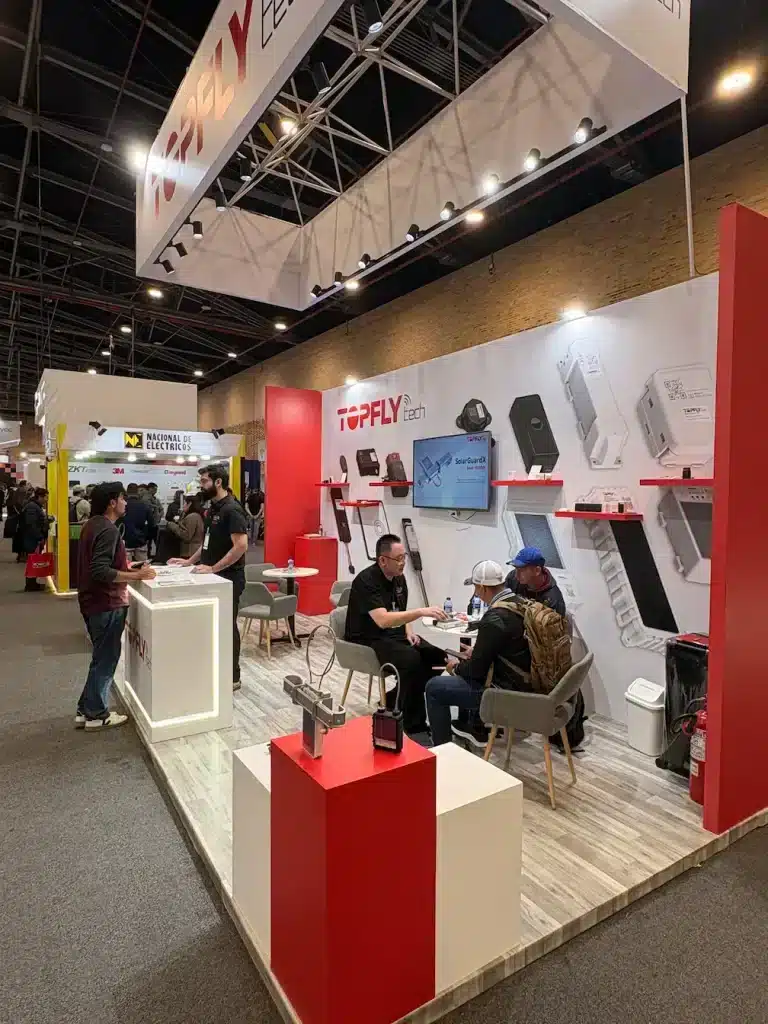TOPFLYtech LATAM team member presenting GPS tracking and IoT solutions to visitors at ESS+ 2026 in Bogotá, Colombia.